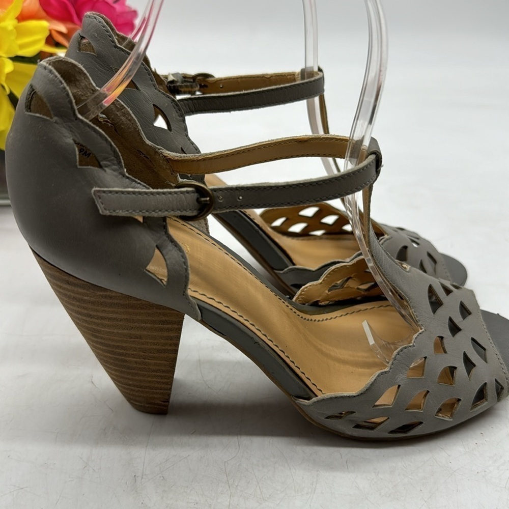 Crown Vintage Tea Cup Gray Cut Out Leather Gray Leather Sandals Size 9 MCH4979B - Picture 4 of 12